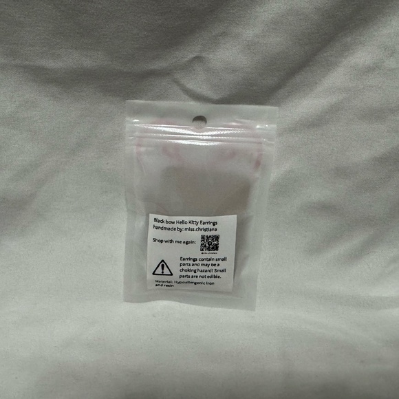 Handmade Black Bow Hello Kitty Earrings - Picture 3 of 7